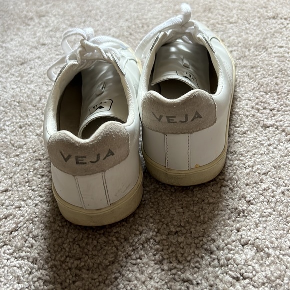 Worn Vejas - Picture 3 of 4